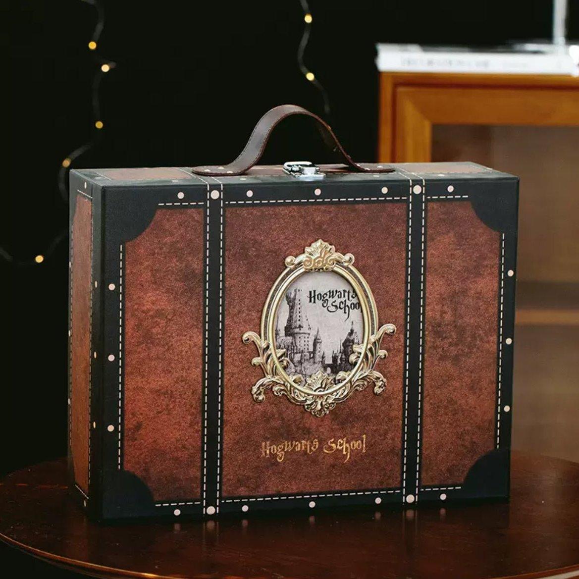 6137 Hogwarts School Suitcase storage box - Memo Journals